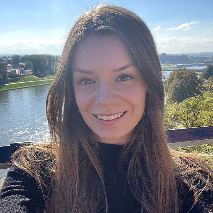 Zoe W Headshot